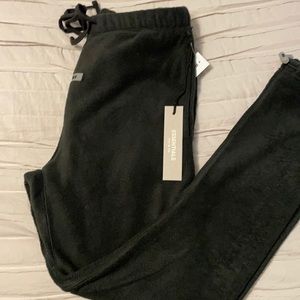 ESSENTIAL :FEAR OF GOD FLEECE SWEAT PANTS